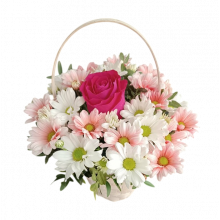 Цветы в корзинах